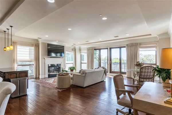 $689,900 | 501 Samuels Avenue, Unit 110, Fort Worth, TX 76102