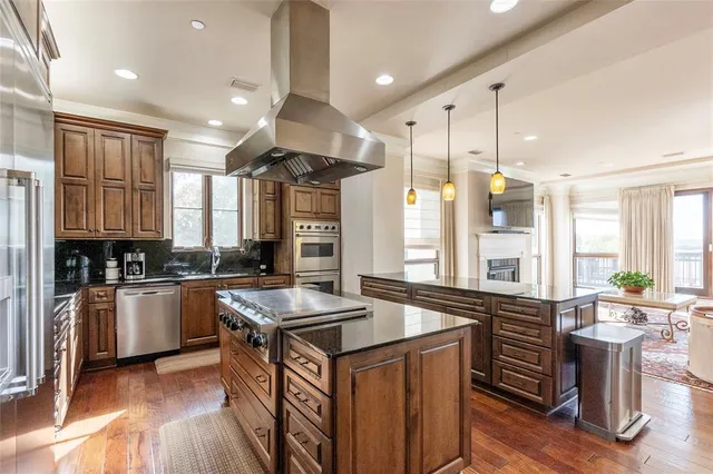 $699,900 | 501 Samuels Avenue, Unit 110, Fort Worth, TX 76102