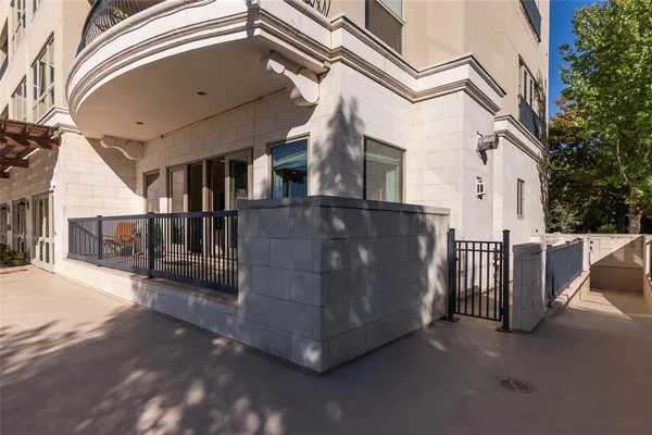 $689,900 | 501 Samuels Avenue, Unit 110, Fort Worth, TX 76102