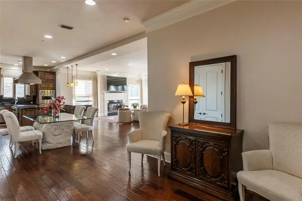 $689,900 | 501 Samuels Avenue, Unit 110, Fort Worth, TX 76102