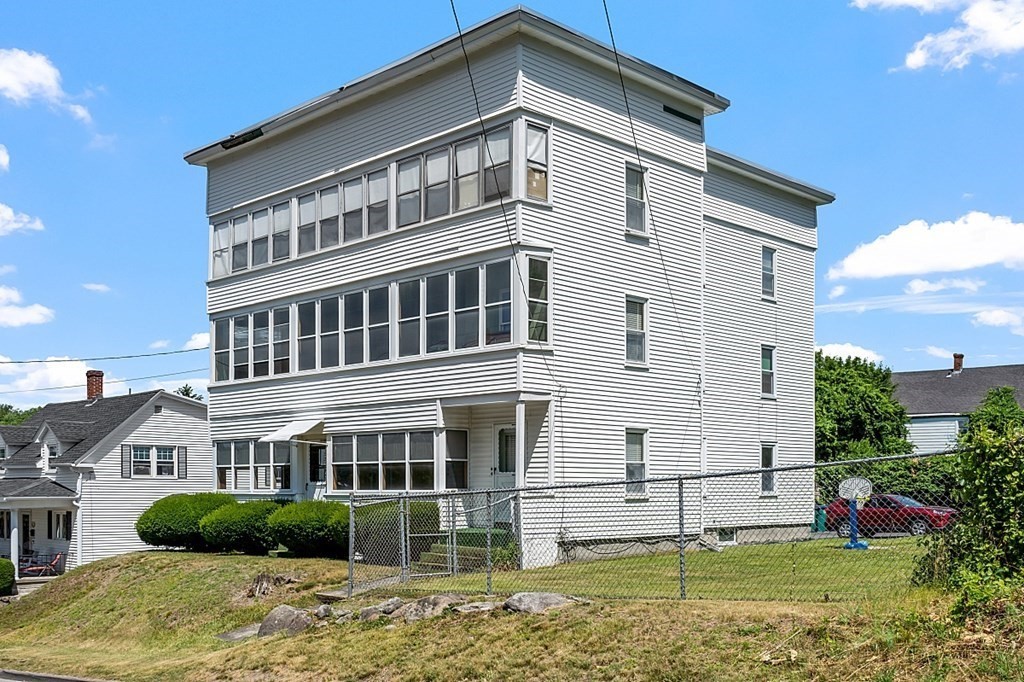 208 Pratt Road Fitchburg, MA 01420 - Photo 3 of 37 Gallery Image 3