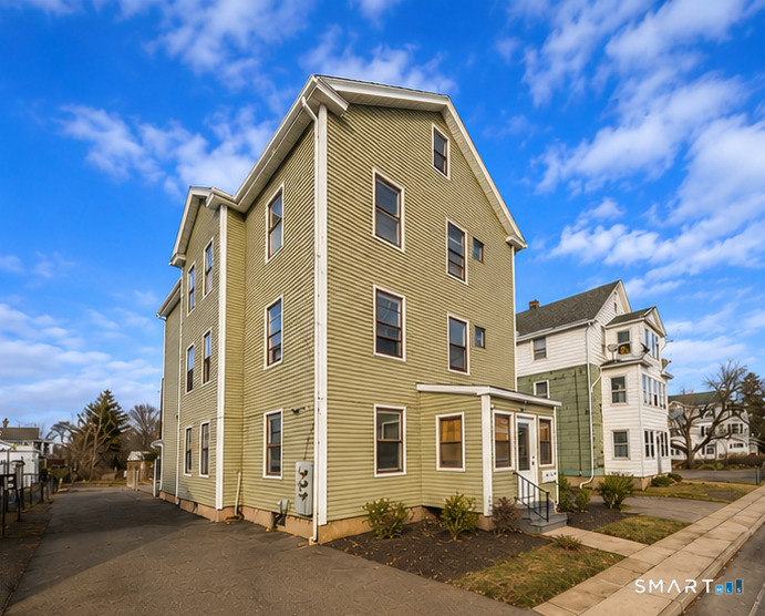422 Allen Street New Britain, CT 06053 - Photo 2 of 18