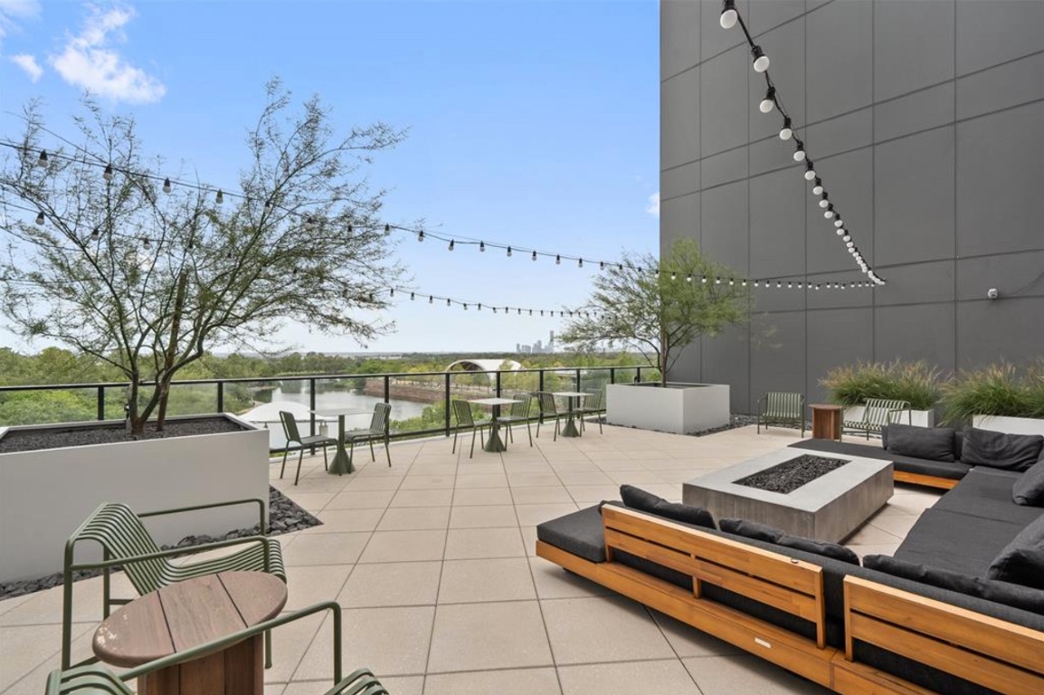 1701 Simond Avenue, Unit 208 Austin, TX 78723 - Photo 26 of 30 a outdoor space with lots of tables and chairs