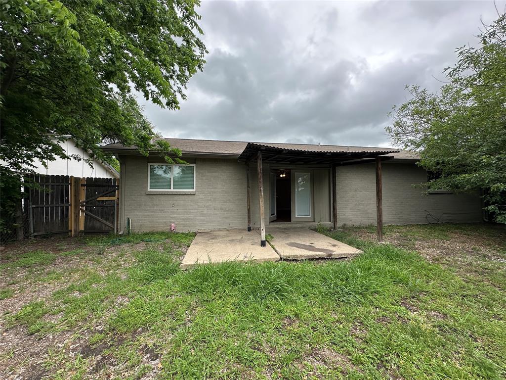 5908 Maple Lane Rowlett, TX 75089 - Photo 24 of 25 a backyard of a house with lots of green space
