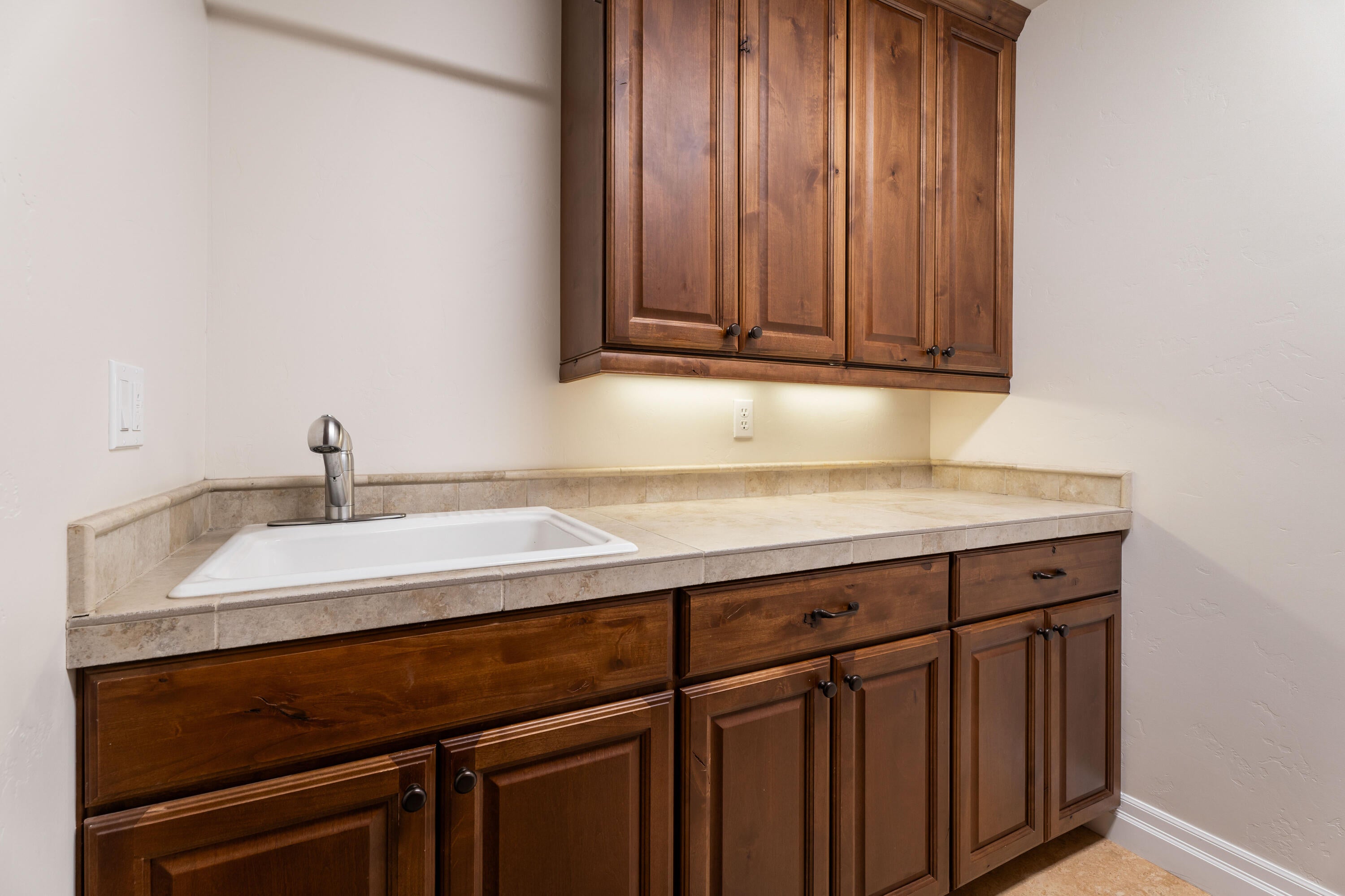 64420 Bailey Road Bend, OR 97703 - Photo 47 of 83 60-Laundry