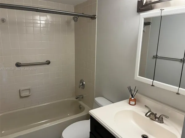 $2,100 | 9010 Southwest 125th Avenue, Unit G305, Miami, FL 33186
