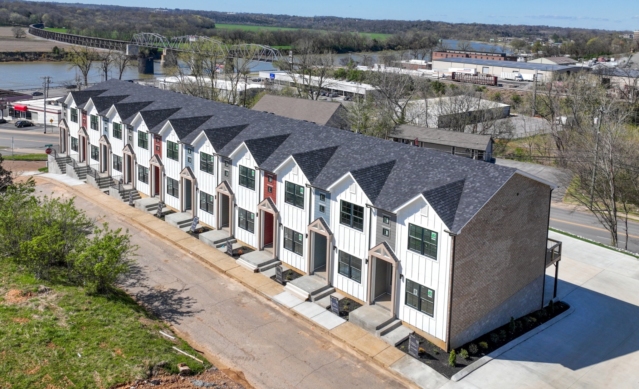 a view of a buildings with cars