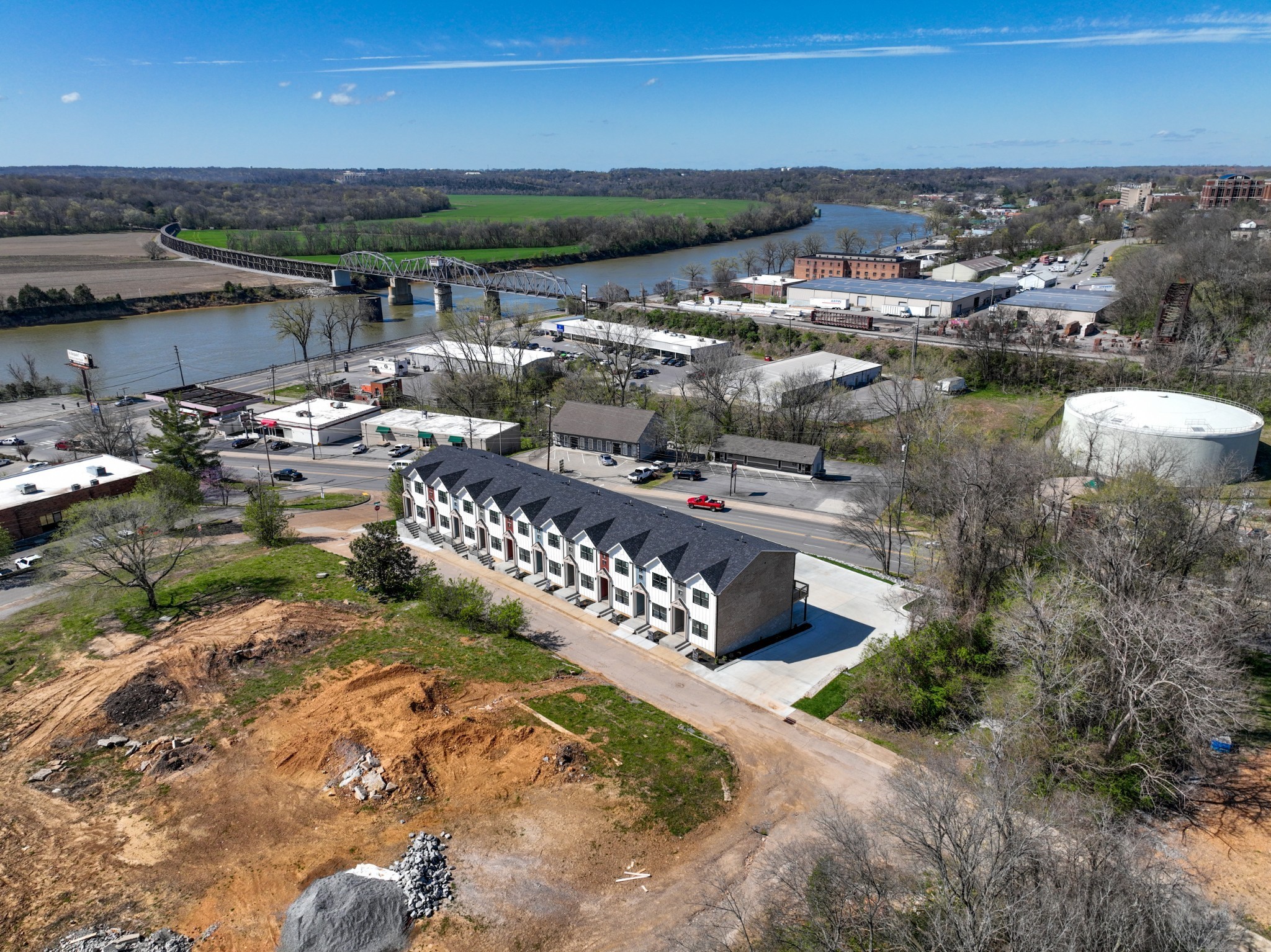 41 West High Street, Unit D6 Clarksville, TN 37040 - Photo 2 of 29 a view of a lake with a city