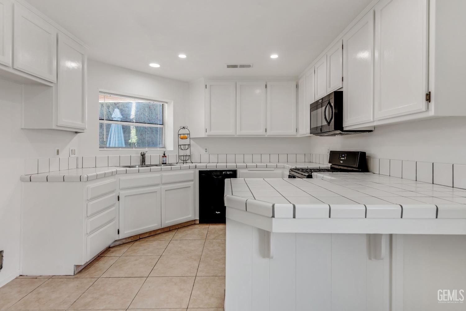 Undisclosed Address Bakersfield, CA 93311 - Photo 16 of 35