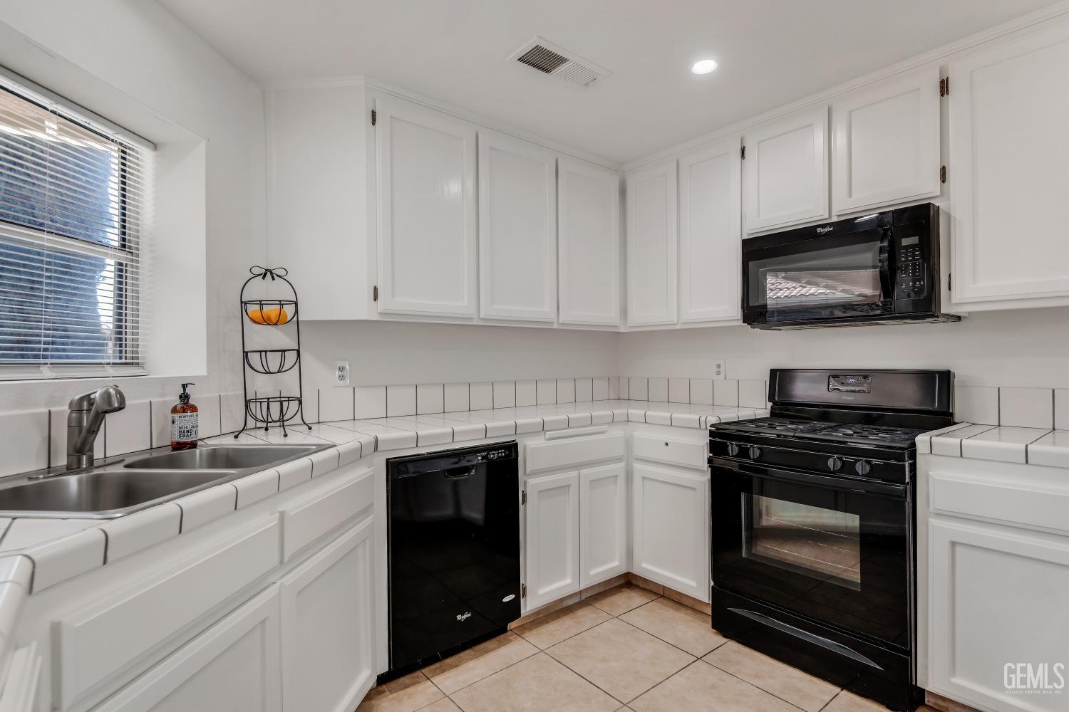 Undisclosed Address Bakersfield, CA 93311 - Photo 17 of 35