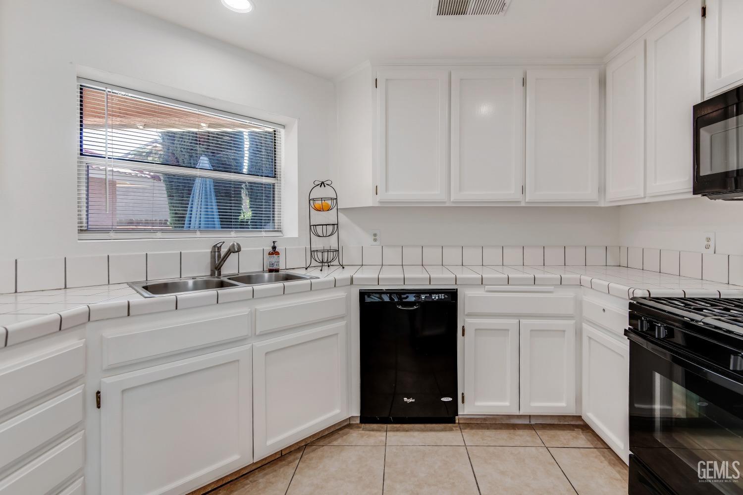 Undisclosed Address Bakersfield, CA 93311 - Photo 18 of 35