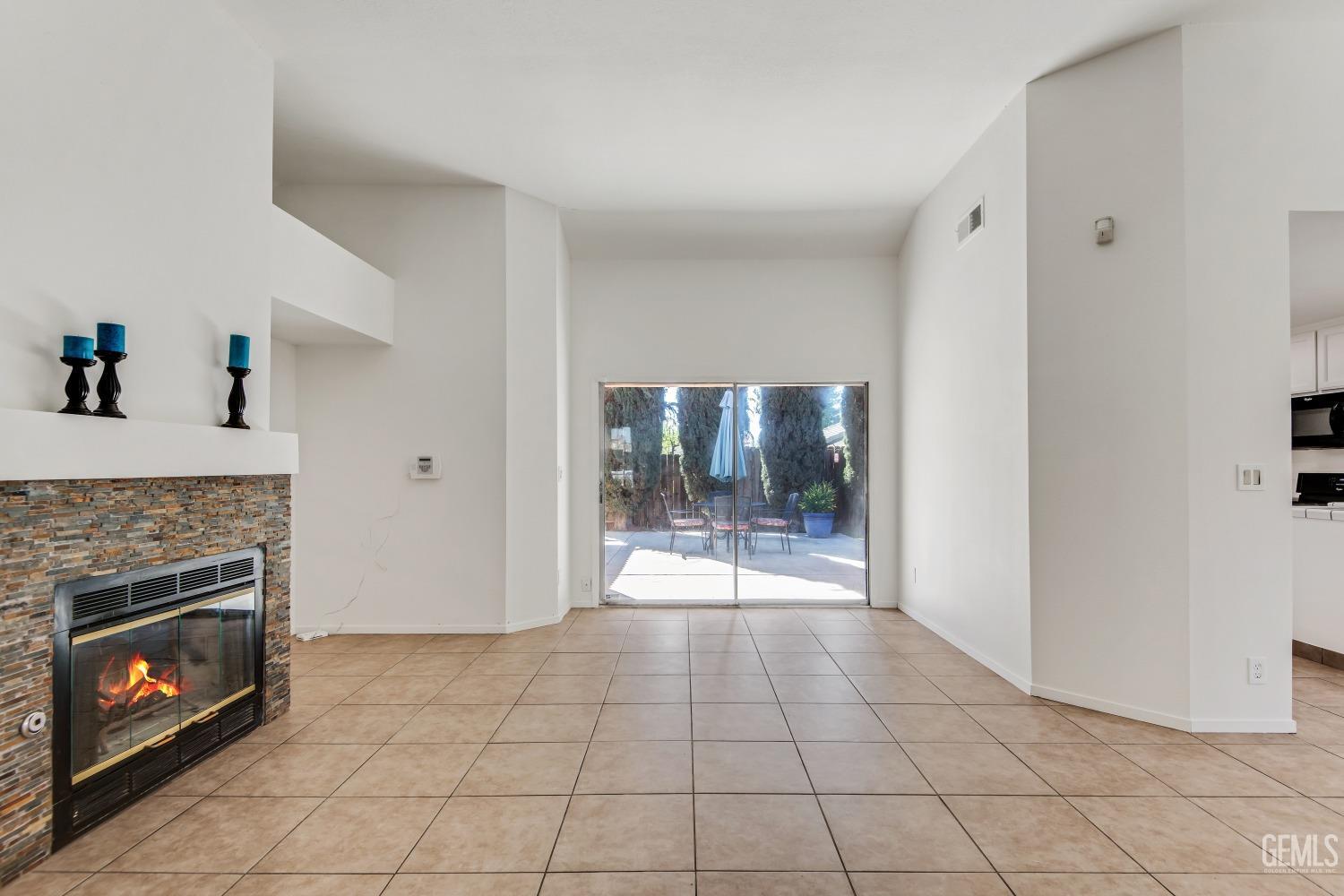 Undisclosed Address Bakersfield, CA 93311 - Photo 10 of 35