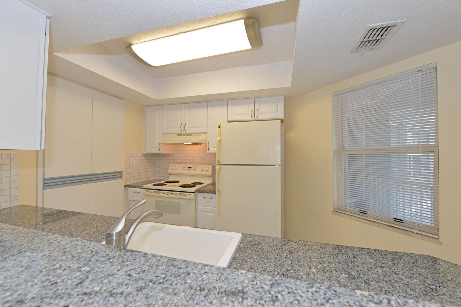 3254 Southeast Aster Lane, Unit 239 Stuart, FL 34994 - Photo 9 of 24 kitchen2