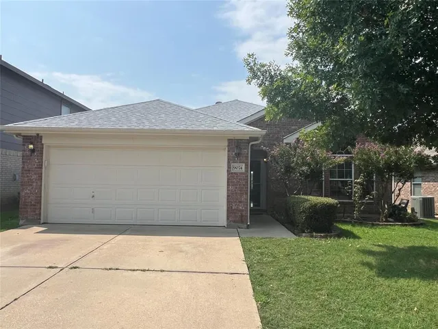 $2,295 | 9074 River Falls Drive, Fort Worth, TX 76118