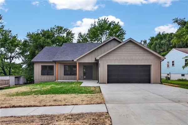 $349,999 | 405 North Armstrong Street, Pleasant Hill, MO 64080