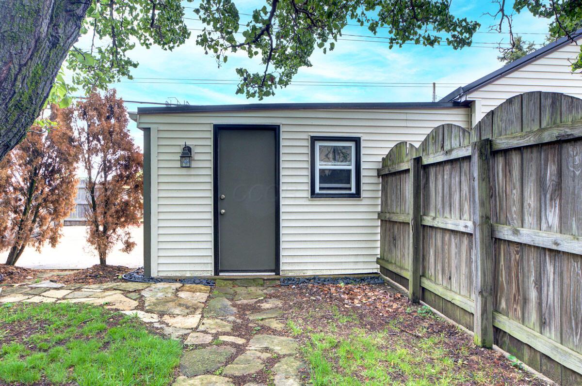 668 Enfield Road Columbus, OH 43209 - Photo 40 of 46 Garage Workshop