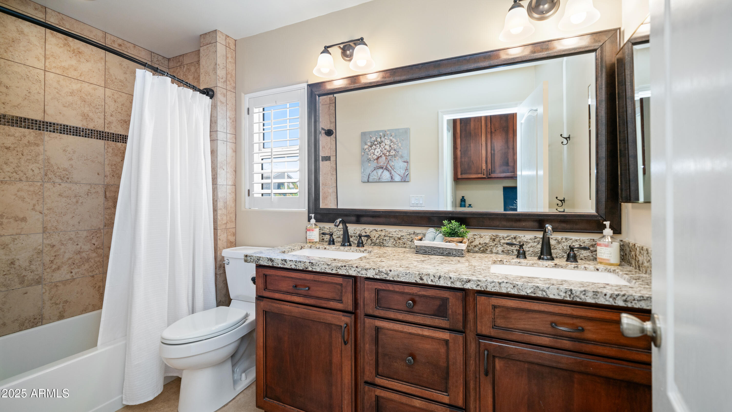 3020 East Rockledge Road Phoenix, AZ 85048 - Photo 30 of 49 Secondary Bathroom w/2 Sinks