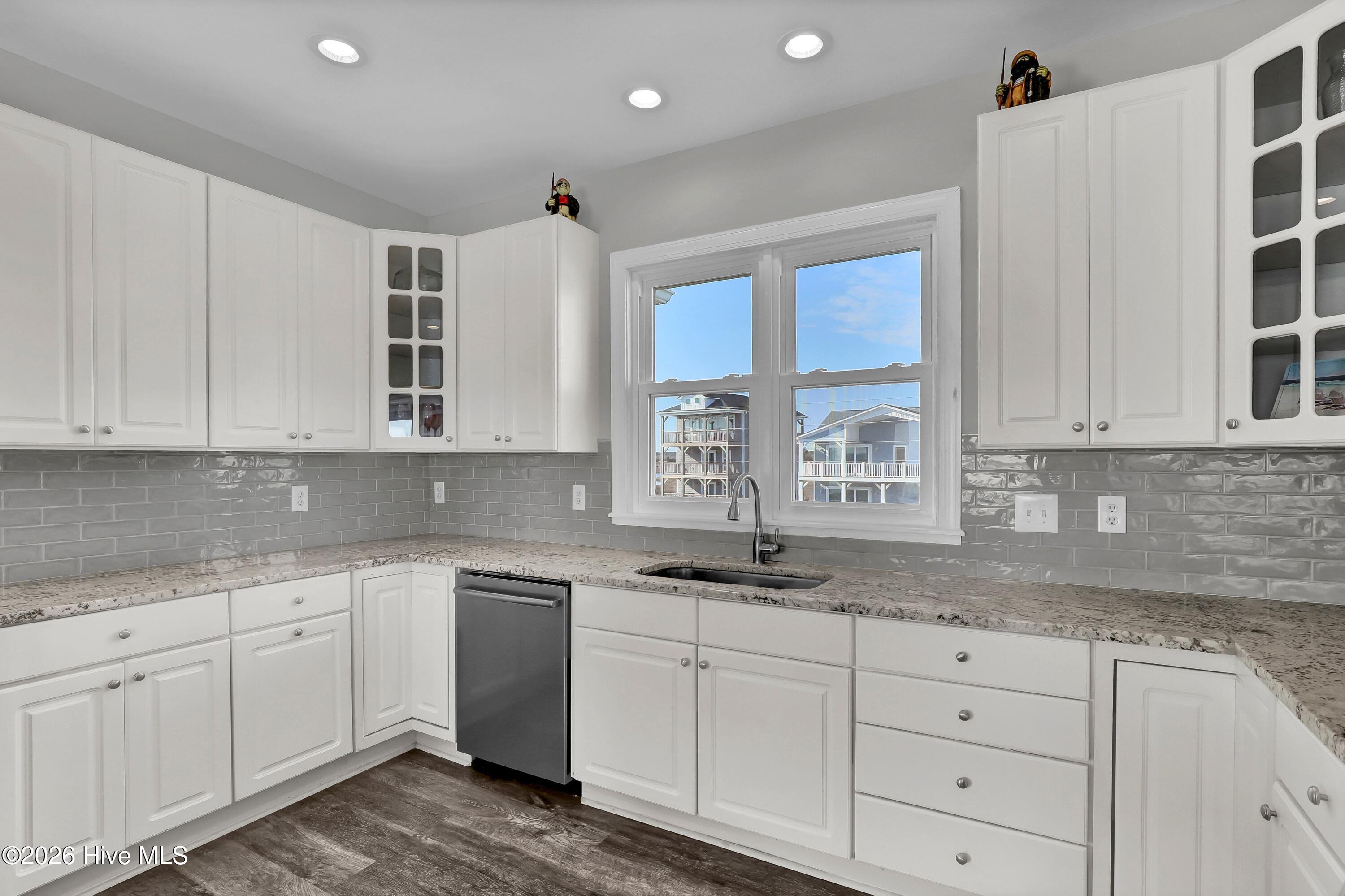 1078 New River Inlet Road North Topsail Beach, NC 28460 - Photo 5 of 63 Kitchen