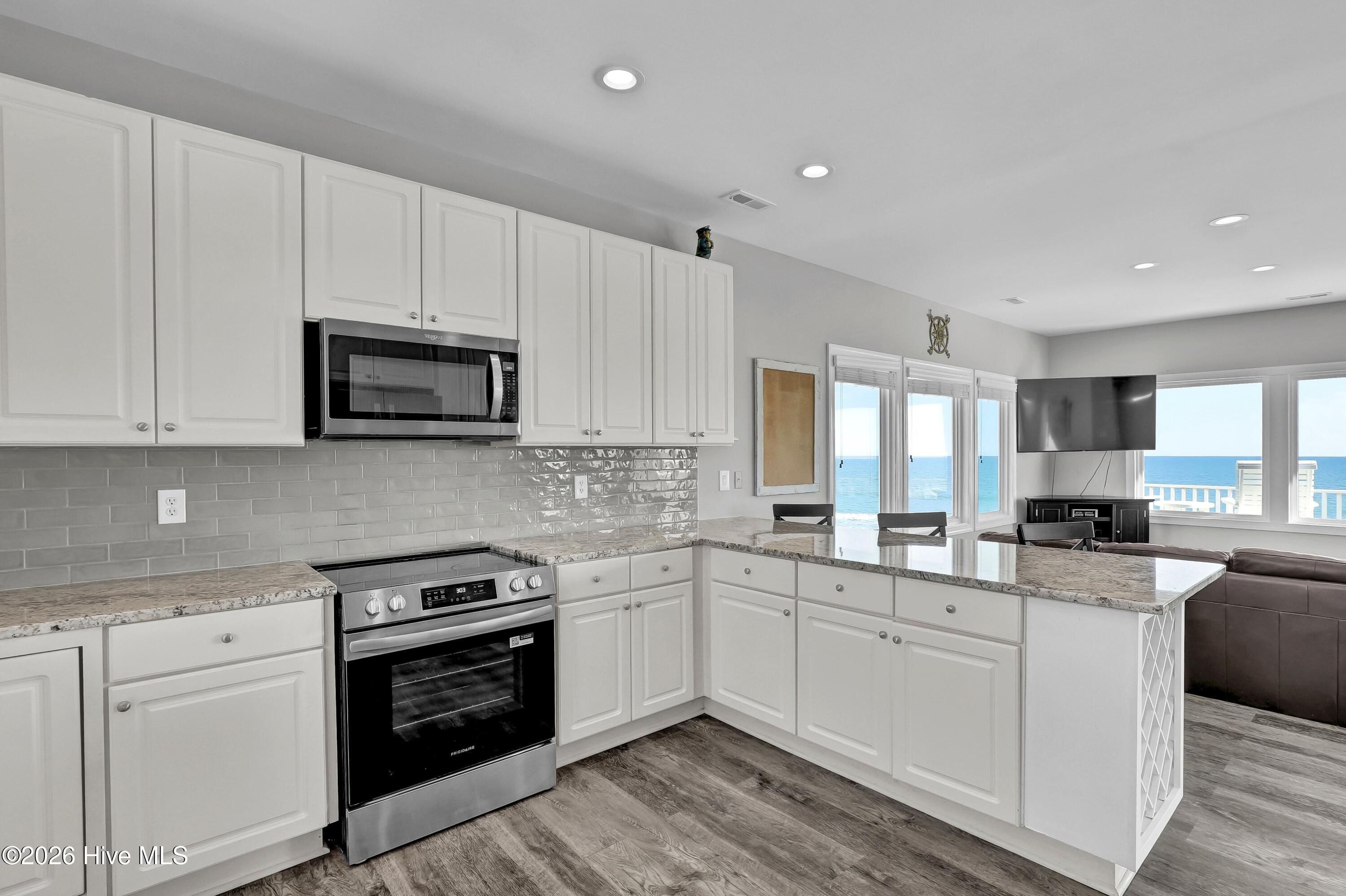 1078 New River Inlet Road North Topsail Beach, NC 28460 - Photo 6 of 63 Kitchen