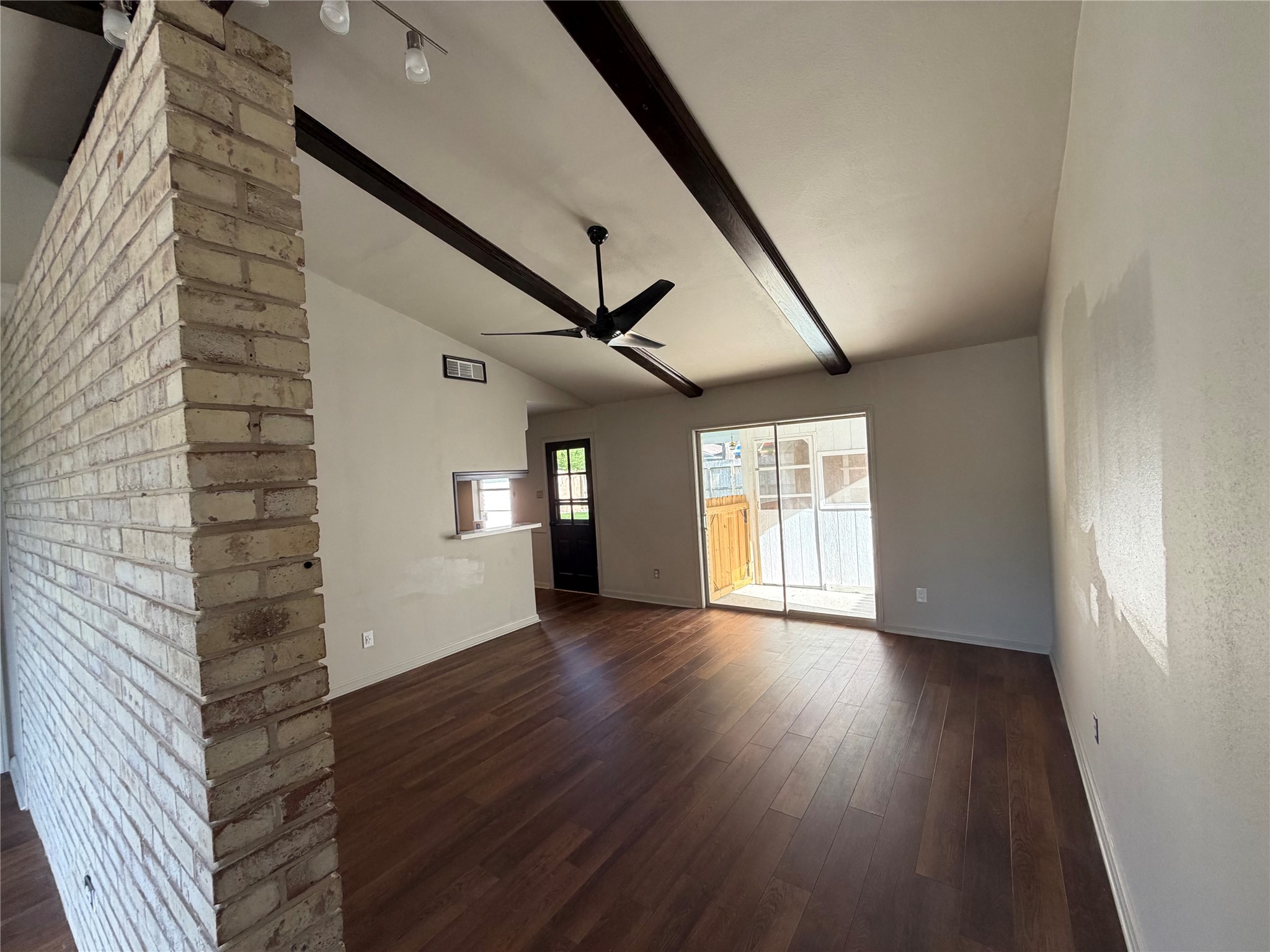 7603 Grape Street Houston, TX 77074 - Photo 5 of 25 Family / Living room