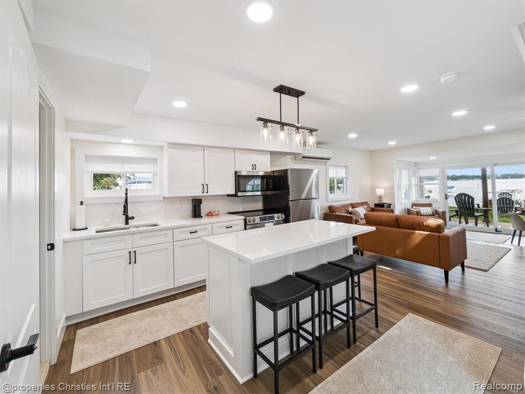 8980 Dexter-Pinckney Road Pinckney, MI 48169 - Photo 8 of 48