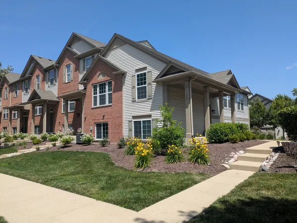 $2,700 | 485 Conservatory Lane, Unit 485, Aurora, IL 60502