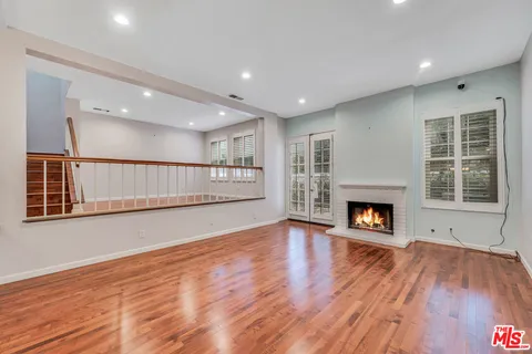 $869,000 | 20950 West Oxnard Street, Unit 34, Woodland Hills, CA 91367
