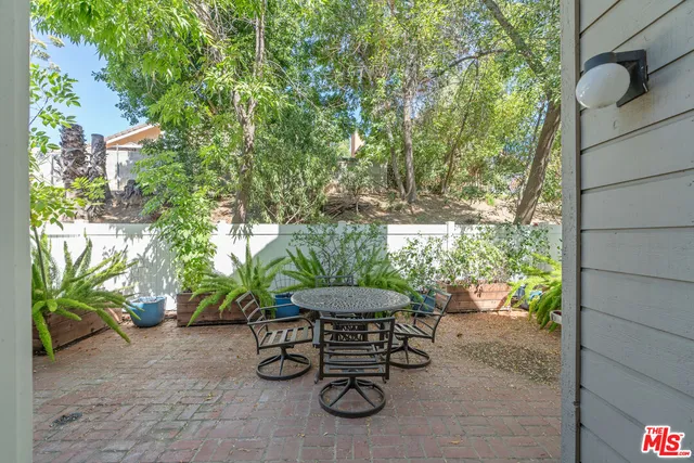 $869,000 | 20950 West Oxnard Street, Unit 34, Woodland Hills, CA 91367