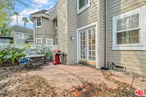$869,000 | 20950 West Oxnard Street, Unit 34, Woodland Hills, CA 91367