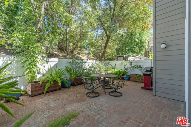 $869,000 | 20950 West Oxnard Street, Unit 34, Woodland Hills, CA 91367