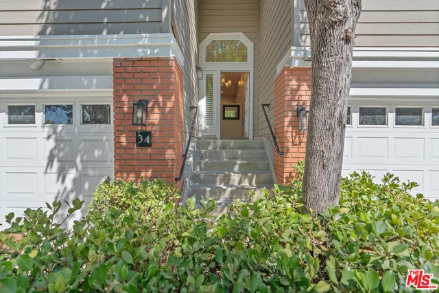 $869,000 | 20950 West Oxnard Street, Unit 34, Woodland Hills, CA 91367