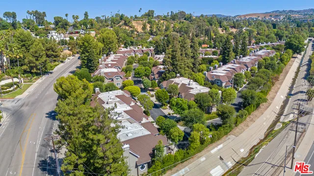$869,000 | 20950 West Oxnard Street, Unit 34, Woodland Hills, CA 91367