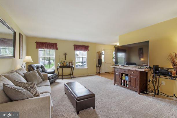 2370 Warwick Road York, PA 17408 - Photo 5 of 28 Gallery Image 5