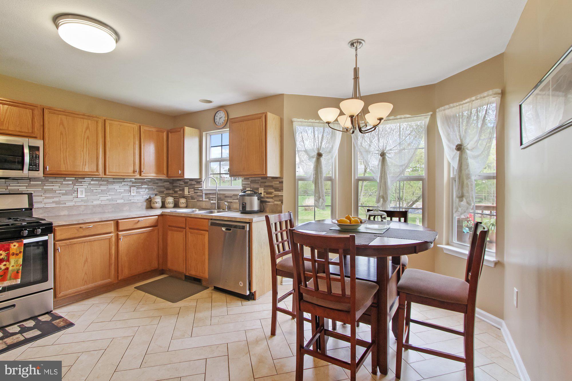 2370 Warwick Road York, PA 17408 - Photo 7 of 28 Gallery Image 7