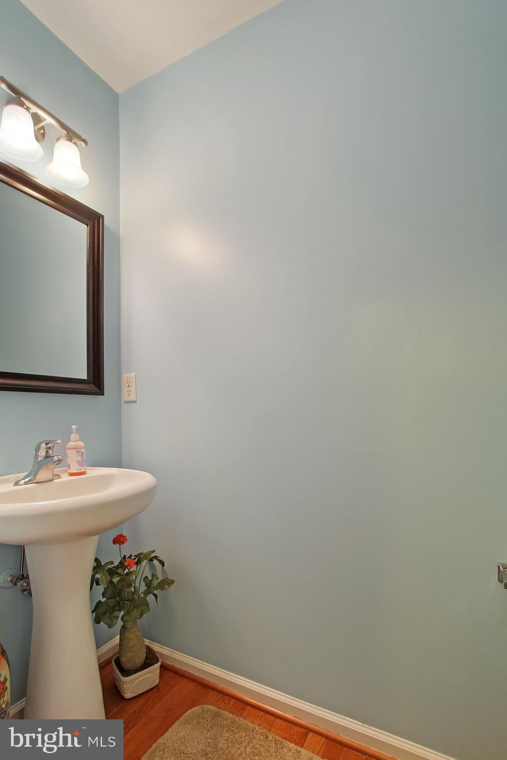 2370 Warwick Road York, PA 17408 - Photo 10 of 28 Gallery Image 10