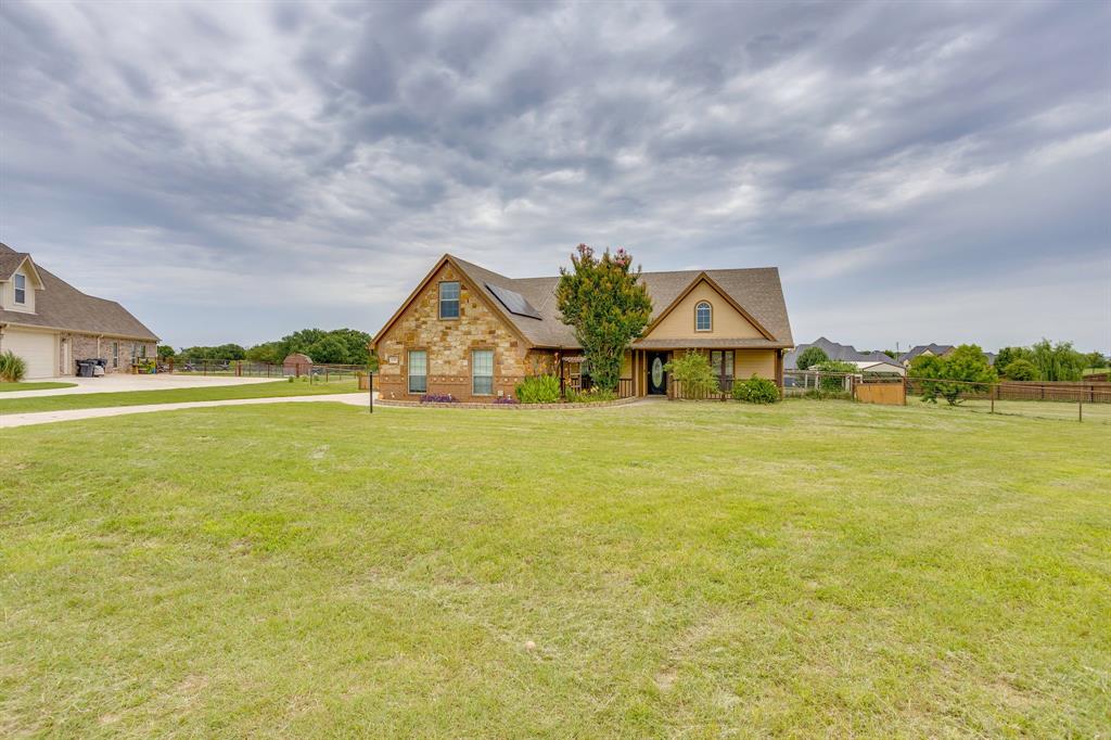 155 Cornerstone Lane Springtown, TX 76082 - Photo 4 of 40