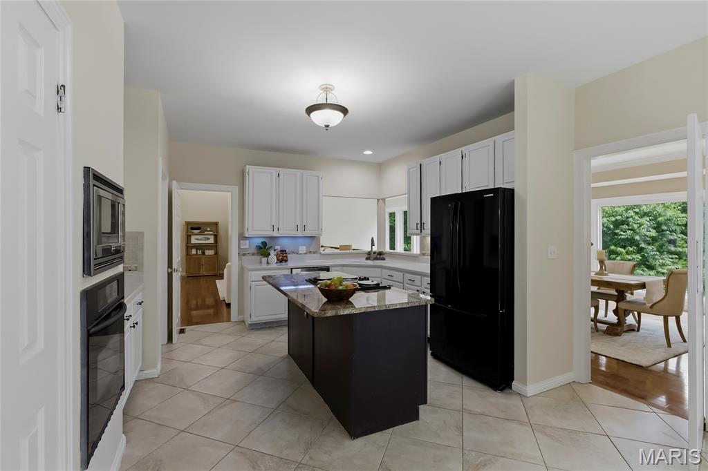 1600 Baxter Forest Ridge Court Chesterfield, MO 63005 - Photo 7 of 38