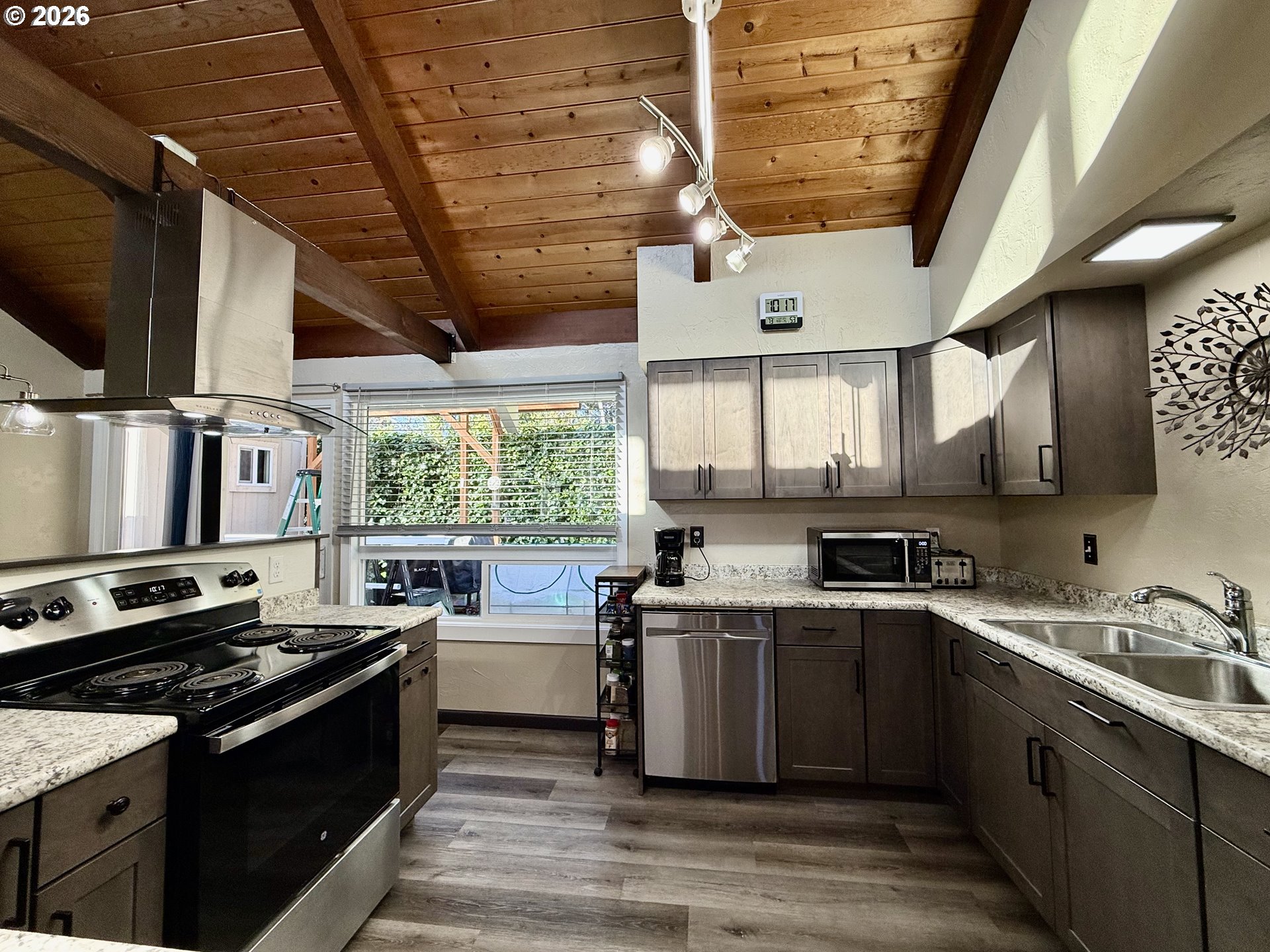 2580 Fir Street Coos Bay, OR 97420 - Photo 10 of 42