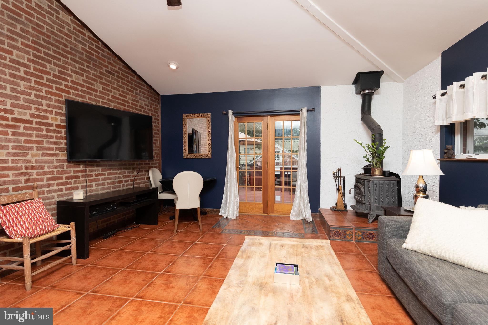 604 Crestview Road Philadelphia, PA 19128 - Photo 4 of 23