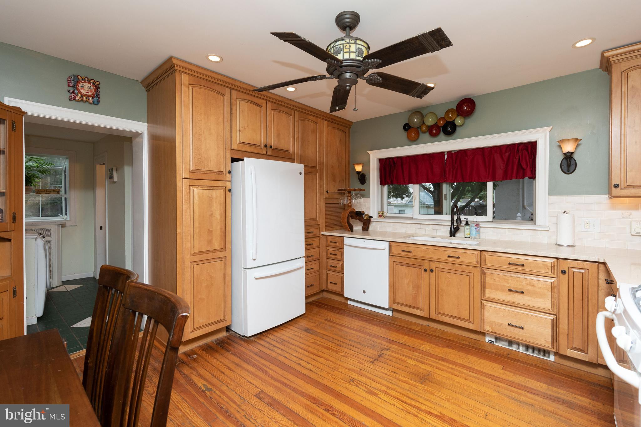 604 Crestview Road Philadelphia, PA 19128 - Photo 6 of 23