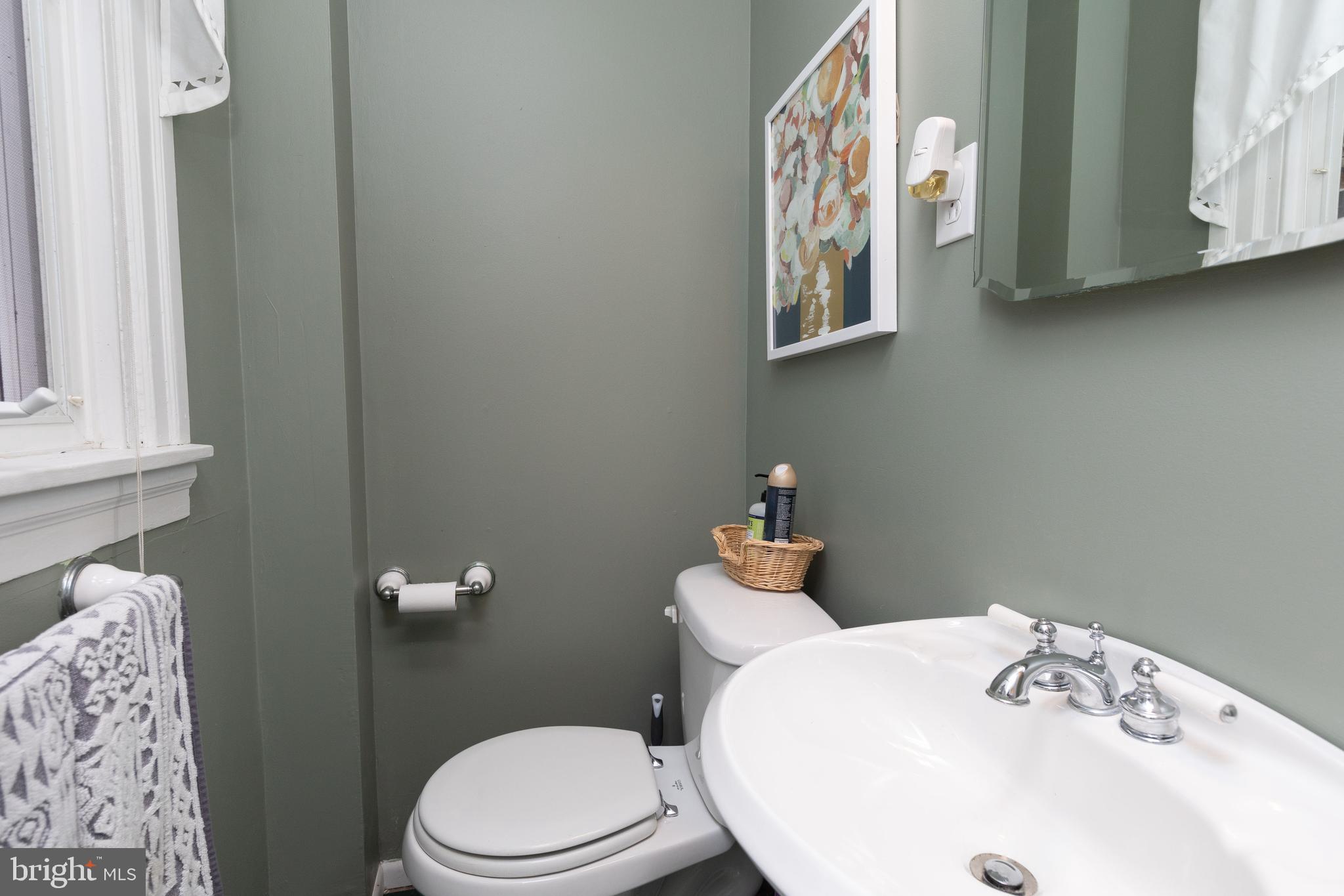 604 Crestview Road Philadelphia, PA 19128 - Photo 10 of 23