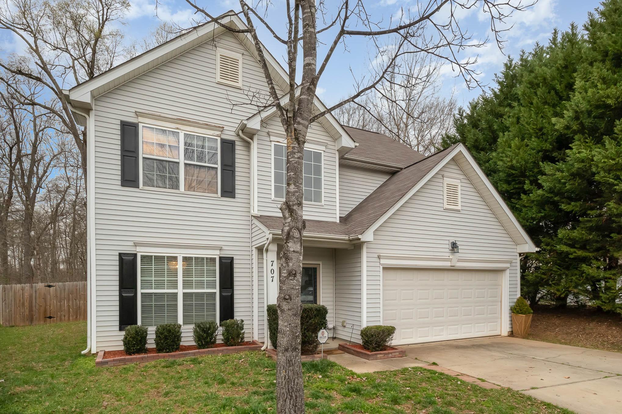 707 Harrier Road Charlotte, NC 28216 - Photo 3 of 29 a view of a house with backyard