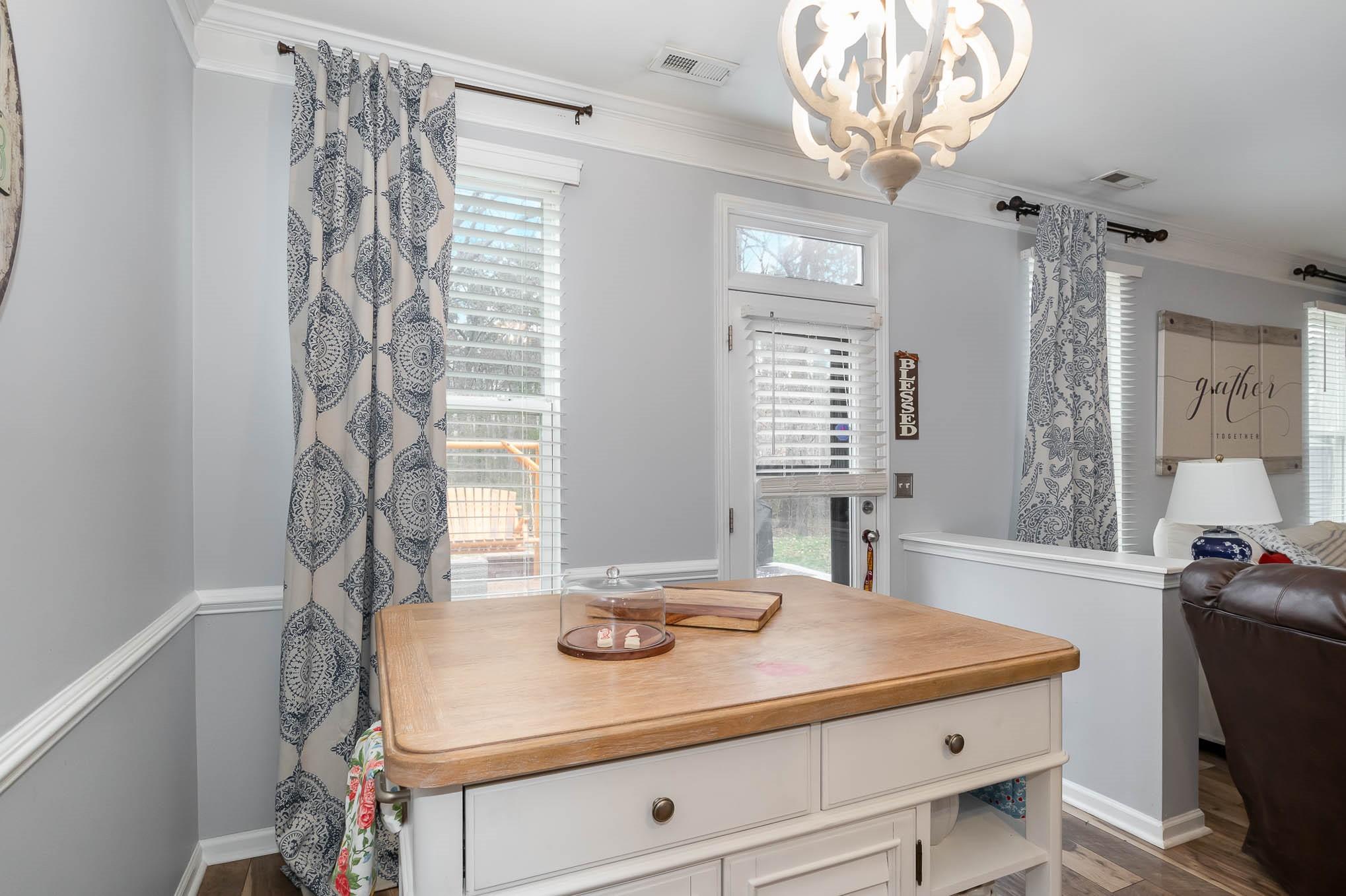 707 Harrier Road Charlotte, NC 28216 - Photo 10 of 29 a room with a table and a window