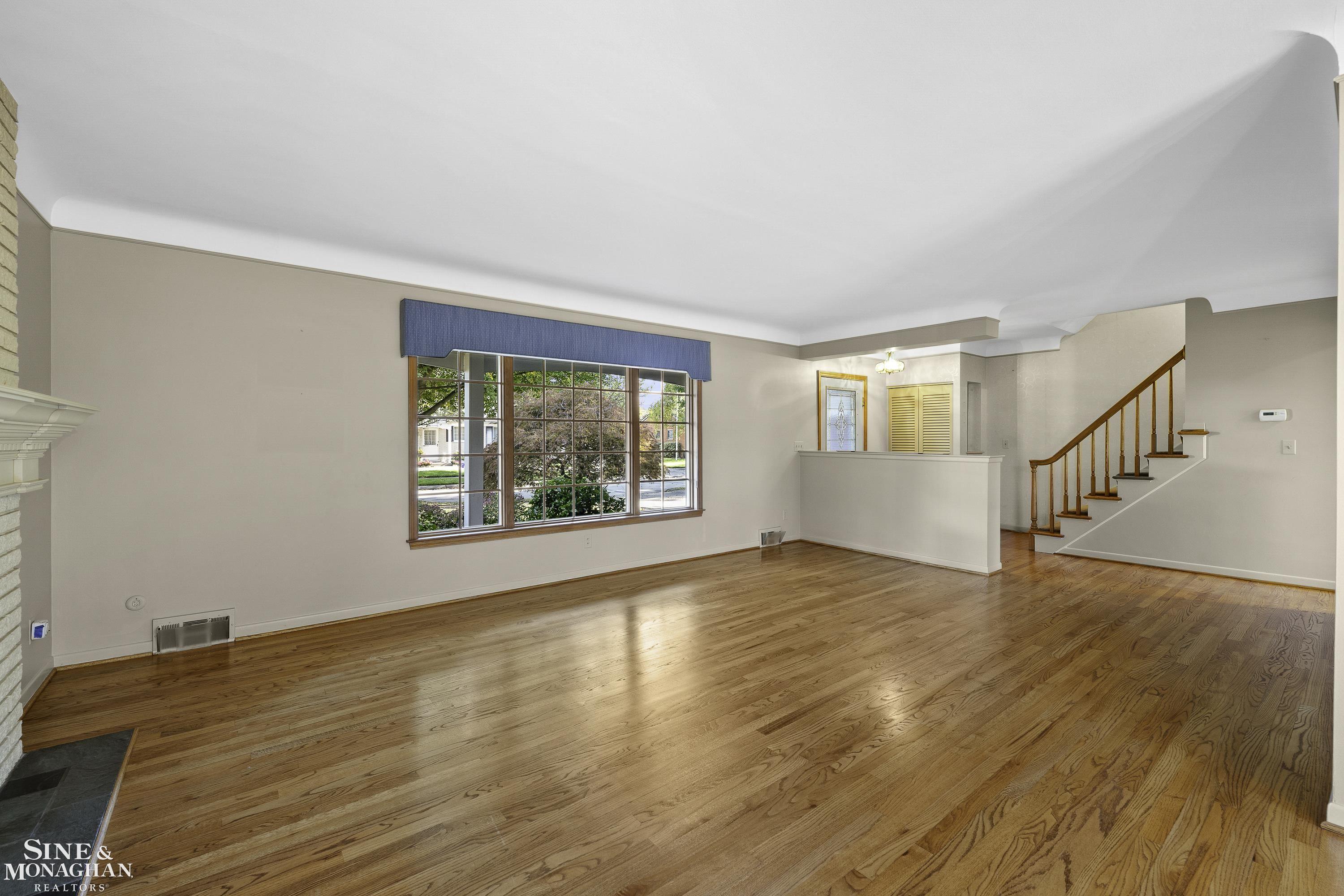 581 North Rosedale Court Grosse Pointe, MI 48236 - Photo 5 of 37 50155825-1161e817-2900-4a3b-af43-68396b9e496f.JPG