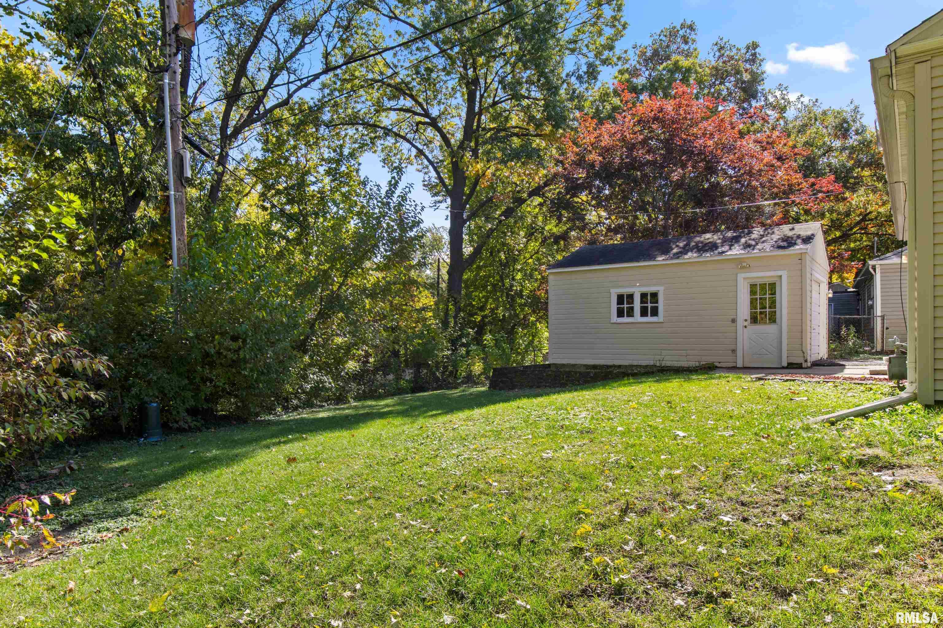 341 West Barrington Road Peoria, IL 61614 - Photo 3 of 16 Gallery Image 3
