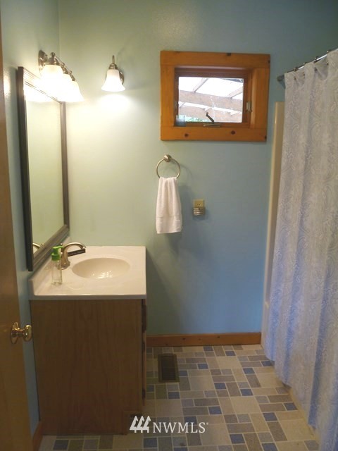 5030 Potter Road Deming, WA 98244 - Photo 9 of 25