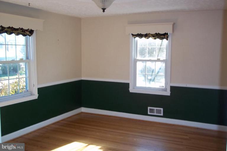 528 Academy Road Catonsville, MD 21228 - Photo 5 of 10 Dining Room