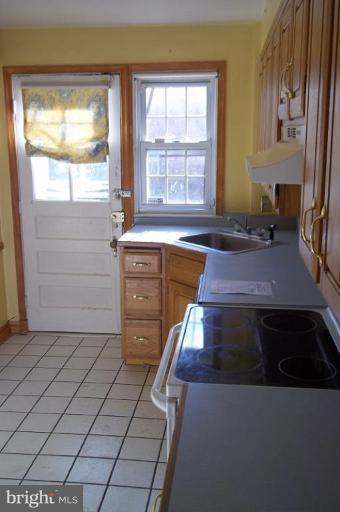 528 Academy Road Catonsville, MD 21228 - Photo 7 of 10 Kitchen #2