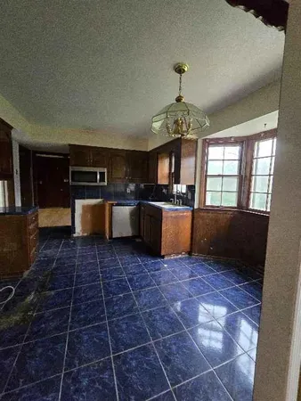 $229,900 | 3507 Southern Hills Drive, Kansas City, MO 64137