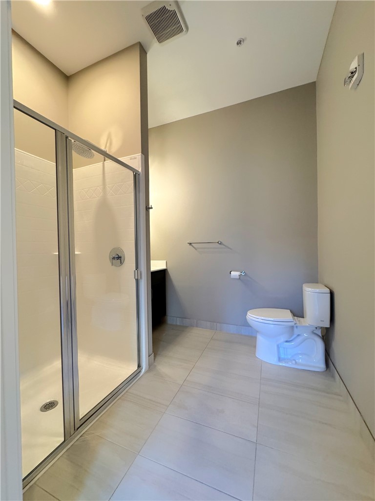 625 South Goodman Street, Unit 311 Rochester, NY 14620 - Photo 15 of 23 Second full bathroom with step-in shower accessible from great room and from bedroom 2's walk-in closet